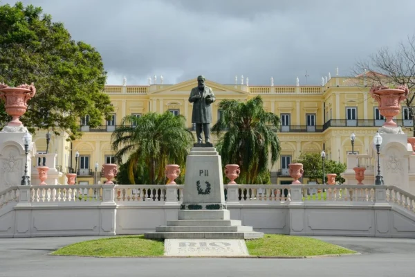 Seis anos após incêndio, Museu Nacional faz apelo por doações.