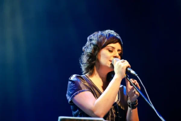 Fernanda Takai fará quatro shows no Piauí em outubro. Teatro Saraiva em Parnaíba dia 18 de outubro.
