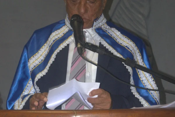 Vicente Potência toma posse como novo imortal da Academia Parnaibana de Letras.