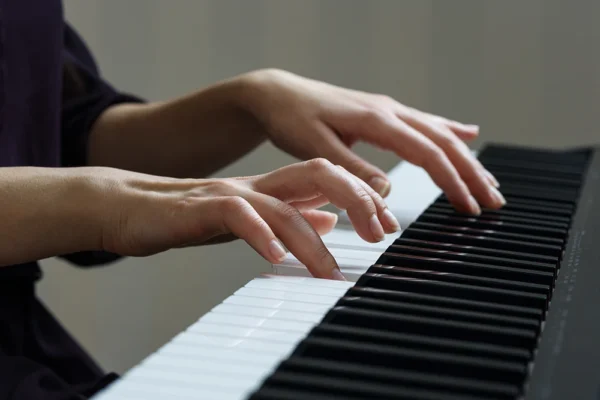 Gabinete de Leitura promove concerto de piano com Willian Carvalho e Celso Prado