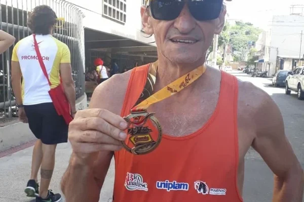 Altevir Esteves lança seu livro Escapei Fedendo, dia 9 de novembro em Parnaíba.