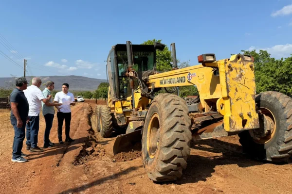 Diretor do DER- Piauí visita obras na região de praias até Barra Grande.