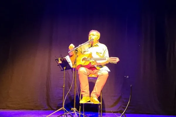 “ A Viagem do Poeta”, com Carlos Pontes, no Teatro Saraiva dia 16 de novembro.