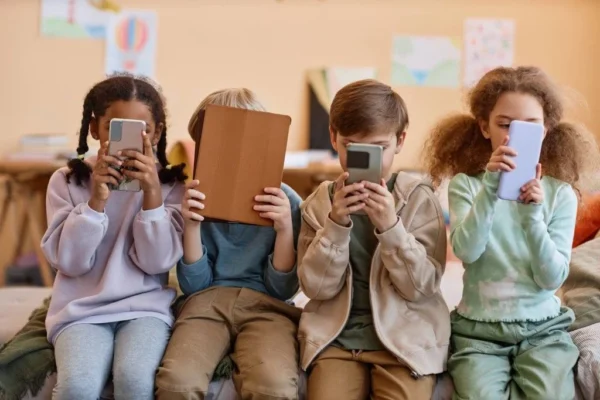 celular em sala desafia dia a dia de professores, dizem pesquisadores.