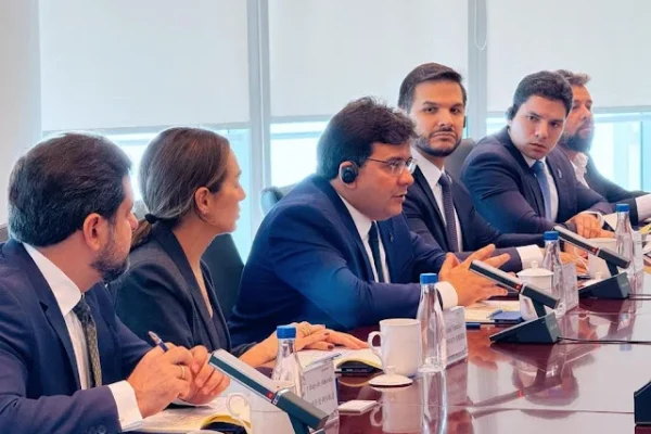 Governador do Piauí apresenta projeto do intermodal e parcerias com empresas chinesas.