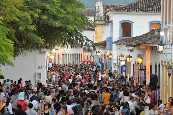Festa Literária Internacional movimenta Paraty a partir desta quarta.