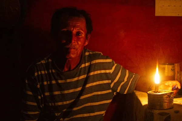 Conta de energia elétrica fica mais cara a partir desta terça-feira.