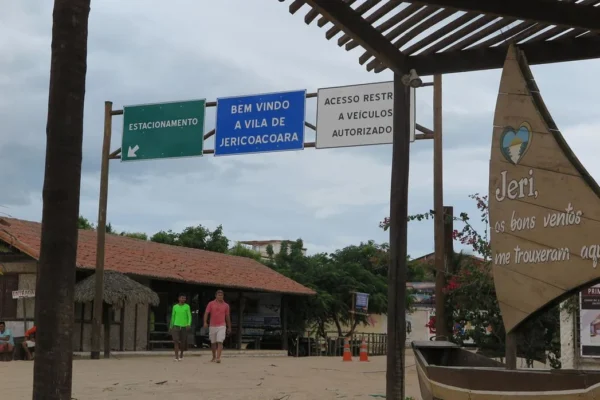 Ministério Público do Ceará recomenda suspensão de acordo que transfere terras de Jericoacoara para empresária.