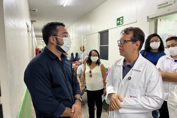 Novo Francisco, acompanha equipe do Sindicato dos Médicos do Piauí ao Hospital Dirceu em Parnaíba.