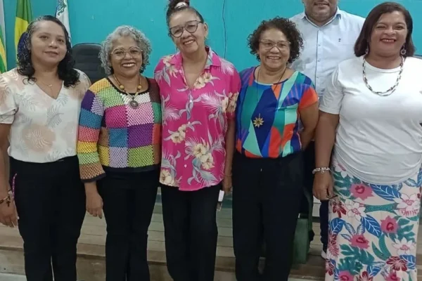 Professoras vão à Câmara falar aos servidores sobre práticas antirracistas nas comemorações d0 Dia da Consciência Negra em Parnaíba.