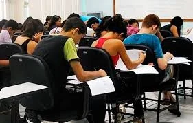Ìndice de abstenção no primeiro dia do Enem cai para 26,6%.