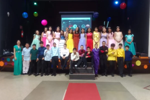 Centro Educacional Elizeu Martins comemora final de curso e promove festa.