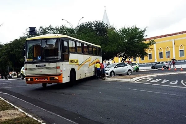 Estudantes da UESPI de Buriti dos Lopes para Parnaíba ficam sem ônibus na segunda-feira.