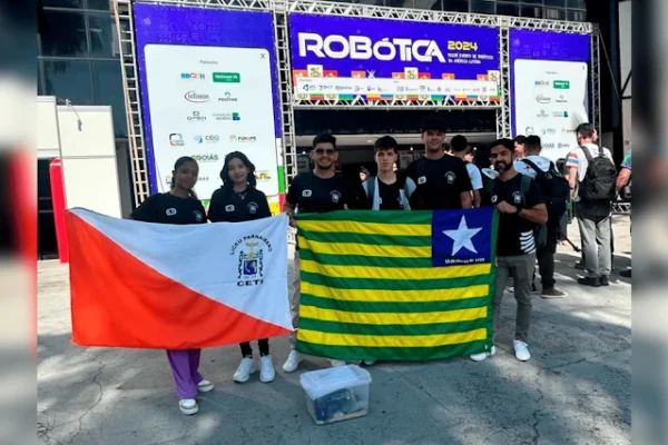 Estudantes do Centro Estadual de Tempo Integral  Liceu Parnaibano, em Parnaíba, participam de evento realizado em Goiânia.