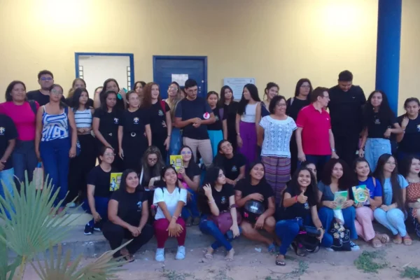 Roda de Conversa com estudantes de pedagogia na UESPI, tem visita surpresa de Adrião Neto.