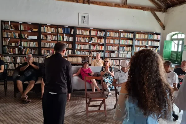 Oficina teatral leva ao Gabinete de Leitura pela primeira vez A Morte de Carolina em Parnaíba.