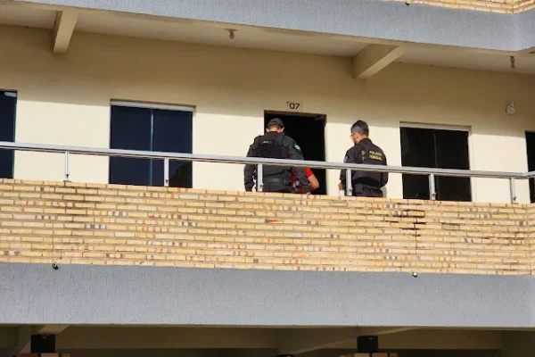 Policiais de Gurupi no Tocantins prendem em Parnaíba casal e filho em pousada, membros de organização criminosa.