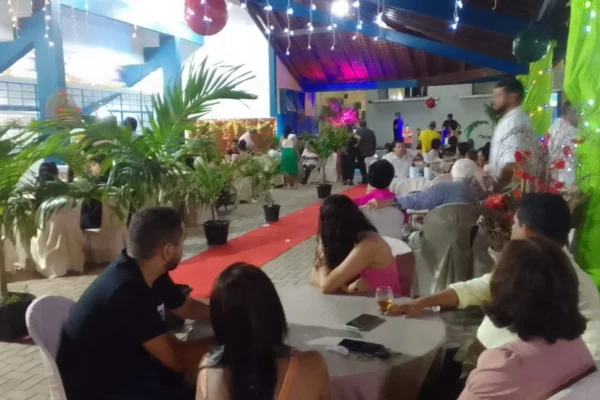 Semana da Imprensa encerra com coroação da rainha e grande confraternização no Verdinho.