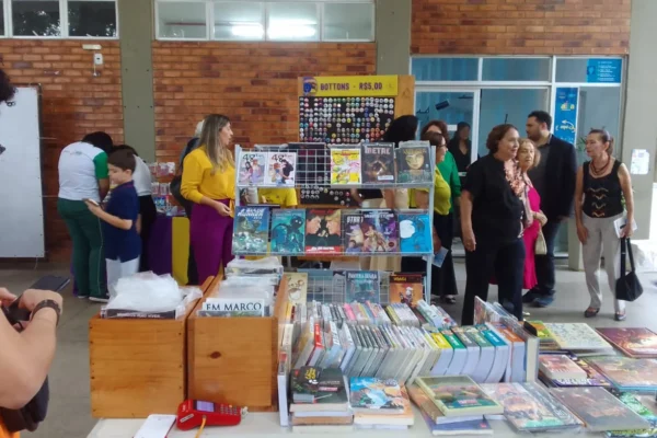 Escritores parnaibanos dialogam com estudantes no encerramento do 9º Salipa.