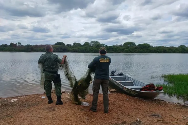 Operação Piracema apreende redes de pesca no norte do Piauí.