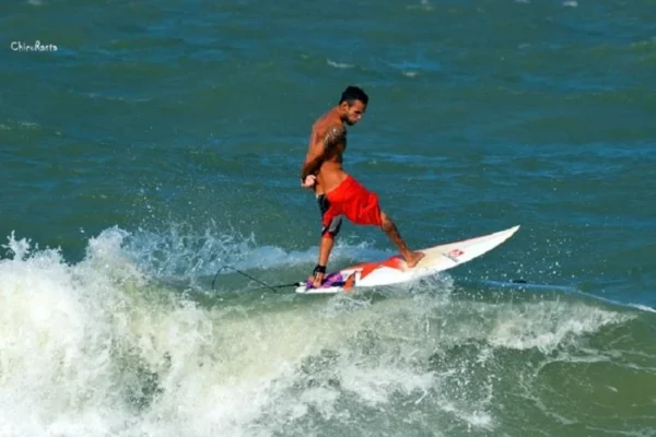Praia da Pedra do Sal ganha sinalização de advertência aos banhistas.