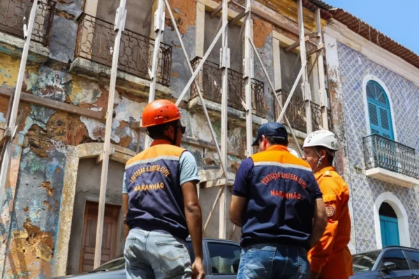 Corpo de Bombeiros vistoria quase 400 casarões e notifica situações de alto risco. No Maranhão.