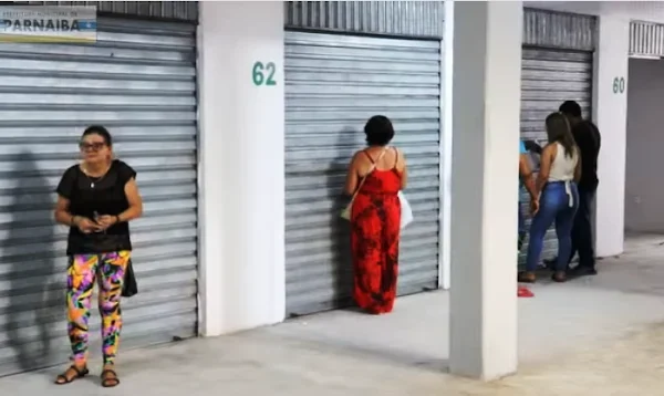 Ambulantes do shopping Silvio Santos começam a ocupar as salas.