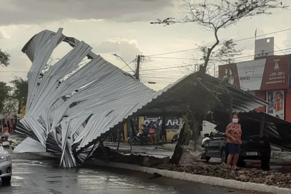 Teresina passa por maus momentos devido a forte chuva na sexta-feira.