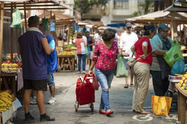Prioridade do governo em 2025 é baratear os alimentos, diz Lula.