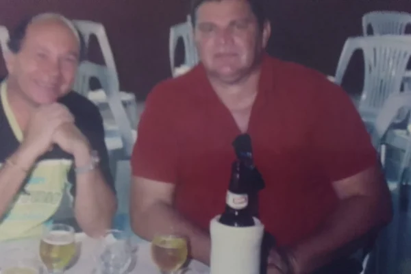 Morre o colunista social e jornalista Júlio Gaspar.