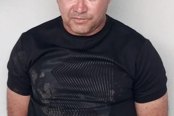 Polícia prende suspeito de matar um homem no bairro Dirceu em Parnaíba.