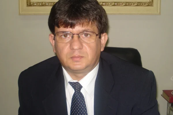 Roberto Cajubá é o novo presidente da Academia Parnaibana de Direito.
