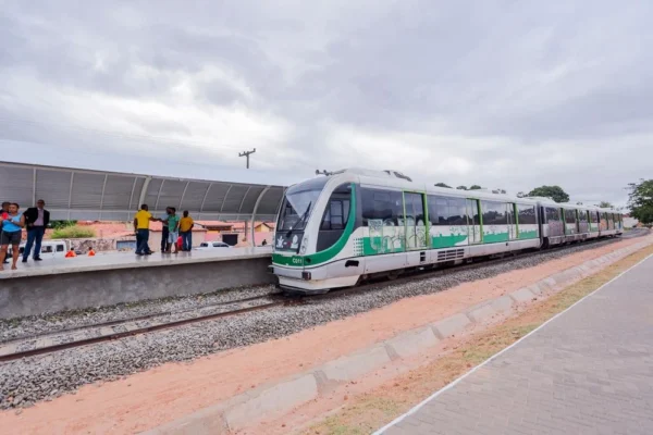 Governador inaugura sede da Companhia Ferroviária. Contrato com a Caixa para investimentos no metrô na segunda,