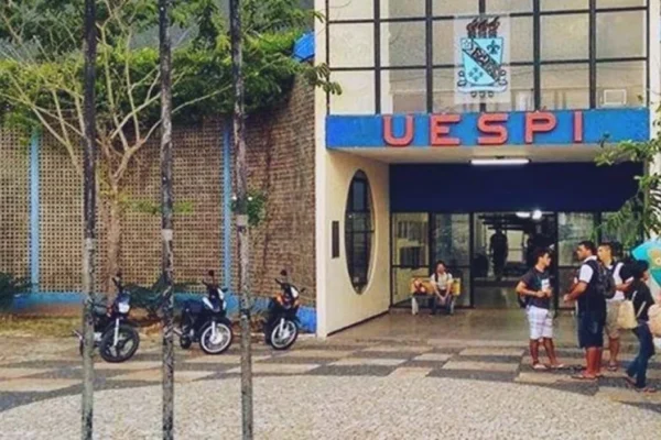 Professores da UESPI denunciam perda de mais de 80 bolsas nacionais de pesquisa.