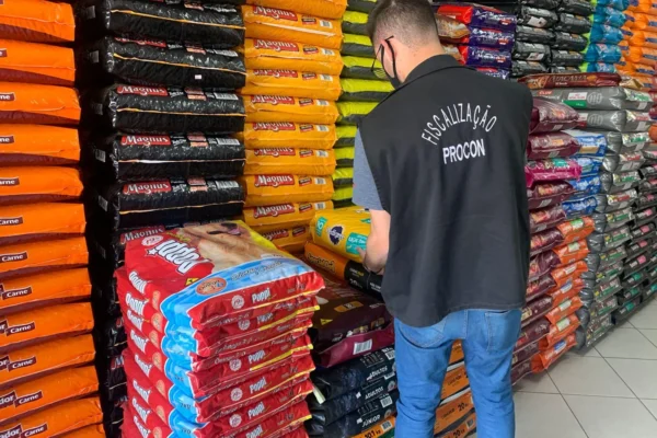 Projeto visa obrigar comércios a identificarem compradores de agrotóxicos.