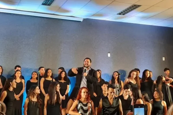 POESIA & CANÇÃO. Diego Mendes recebe homenagem do Instituto Federal do Piauí em Parnaíba.