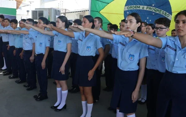Decisão judicial determina adoção de cotas em colégios militares.