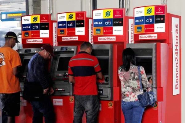 Boletos podem ser pagos por Pix a partir desta segunda-feira.