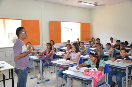 Governo do Piauí anuncia reajuste salarial de 6,27% para professores da rede estadual.