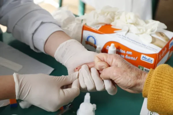 Piauí sanciona lei que garante passe livre no transporte público a pessoas com HIV.