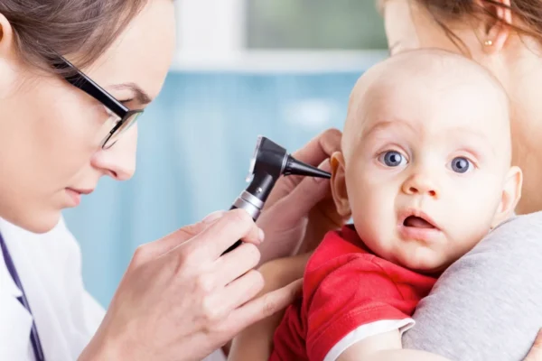 Projeto obriga hospitais a realizarem triagem auditiva neonatal gratuitamente.