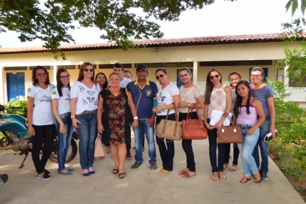 Governador anuncia 14° salário para todas as escolas do Piauí que atingirem meta no IDEB.