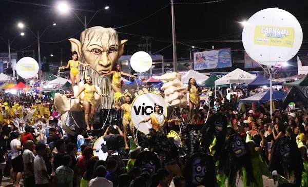 Escolas de Samba marcam a segunda noite do Carnaval de Parnaíba.