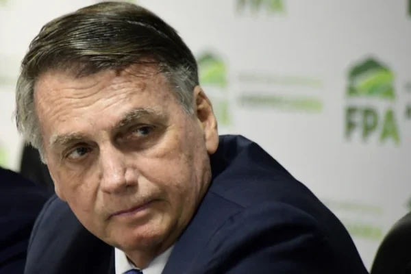 Bolsonaro vira réu. Outros sete são denunciados pelo Supremo Tribunal Federal.