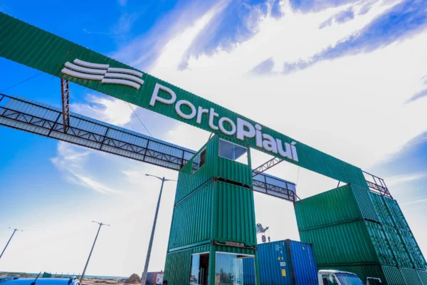 Governador do Piauí anuncia que entrega etapa do porto de Luiz Correia agora em abril.