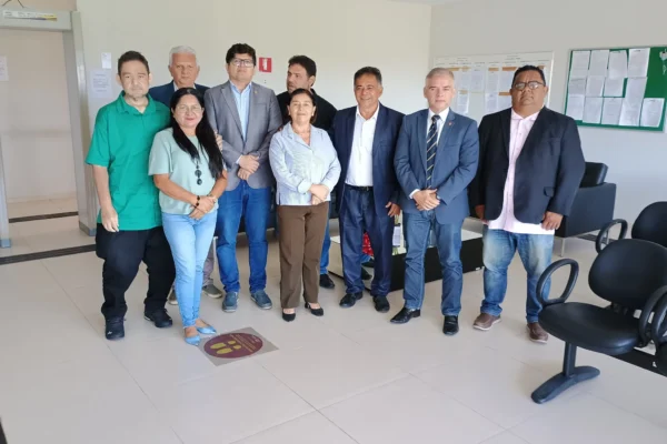 Comissão da Câmara Municipal e diretores tratam da transição entre AGESPISA e AEGEA em Parnaíba.