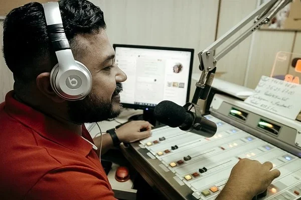 Emissoras públicas serão obrigadas a divulgar informações sobre prevenção de doenças.
