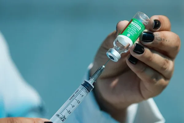 Vacina contra gripe é segura e não causa a doença; saiba mais verdades.
