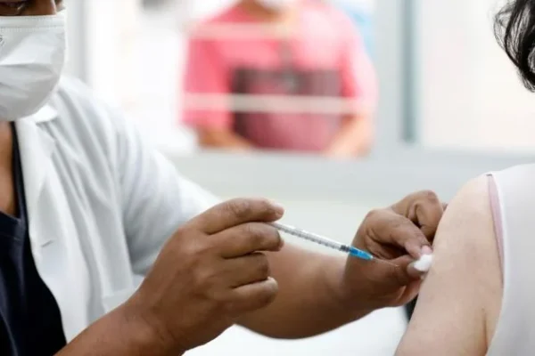 Campanha de vacinação contra a gripe começa nesta segunda.