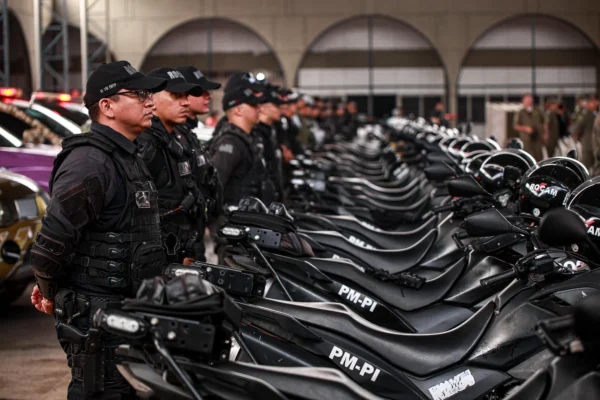 Policiais piauienses passarão a usar câmeras corporais em operações.